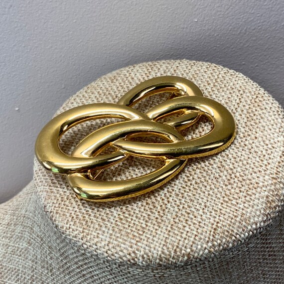 Large gold tone interlocking ovals brooch Gem