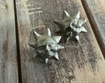 Vintage pewter smiling sun post earrings in silver tone metal