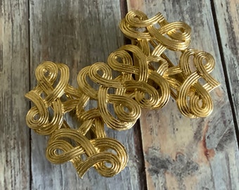 Vintage gold tone MIMI hook belt buckle with celtic swirl design