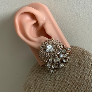 Vintage 60s gold rhinestone filigree cha cha clip on earrings