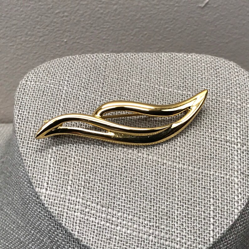 Swirling gold tone Monet bar brooch