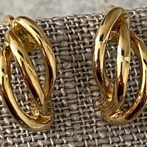Boucles d'oreilles clips Napier vintage dorées à trois anneaux | Bijoux minimalistes pour oreilles non percées