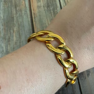 Classic Vintage NAPIER Oval Link Curb Chain Bracelet 80s in Gold