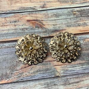 Light gold tone Floral open work filigree circular clip on earrings