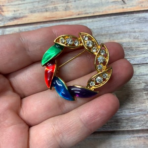 Vintage Made in Taiwan enamel and rhinestone circle brooch in gold tone