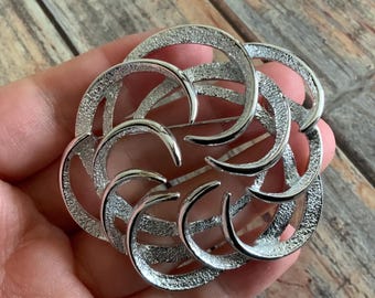Signed Sarah Coventry mid century textured swirl brooch in silver tone