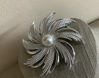 Vintage Coro Pegasus Silver Tone Ribbon Brooch Mid Century Modern