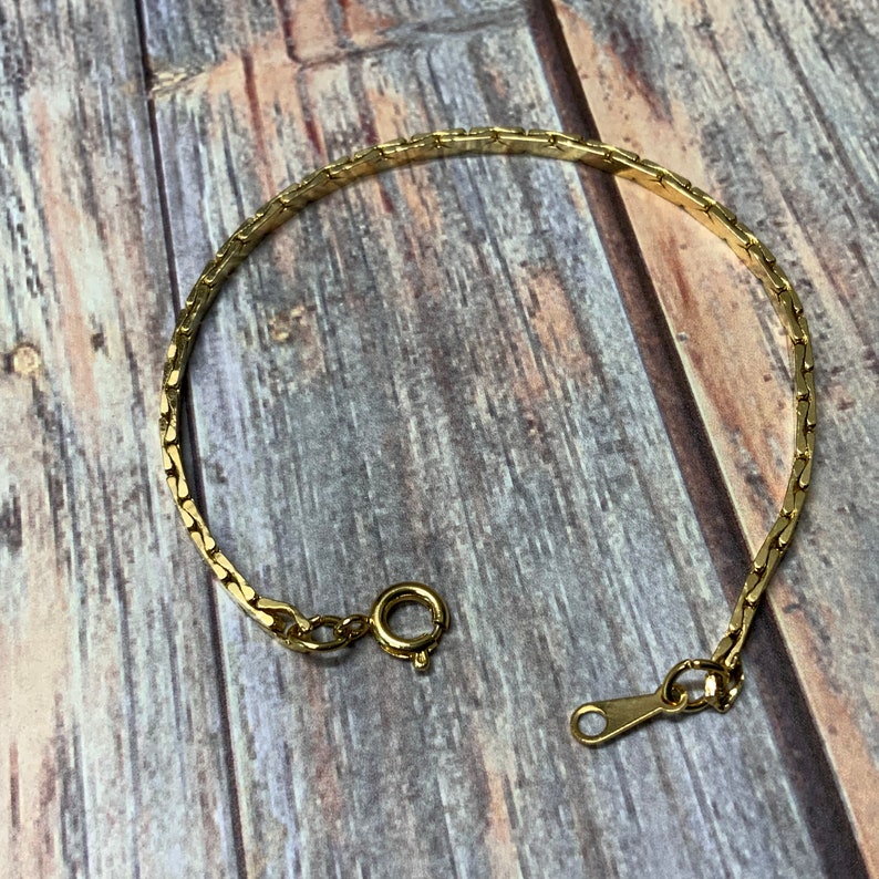 Simple gold tone serpentine chain bracelet image 1