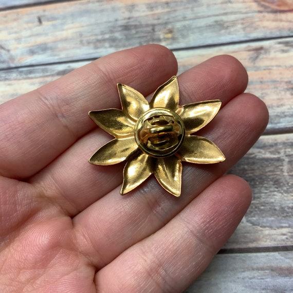 Vintage red and gold poinsettia tack pin brooch - image 4