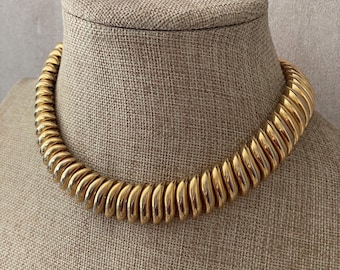 Vintage Gold Tone Wavy Link Collar Necklace Chunky Choker Hidden Clasp Statement