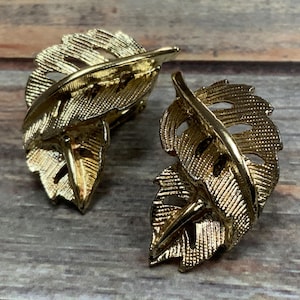 Brushed Gold Tone Double Leaf Clip-On Earrings – Mid Century Classic Style