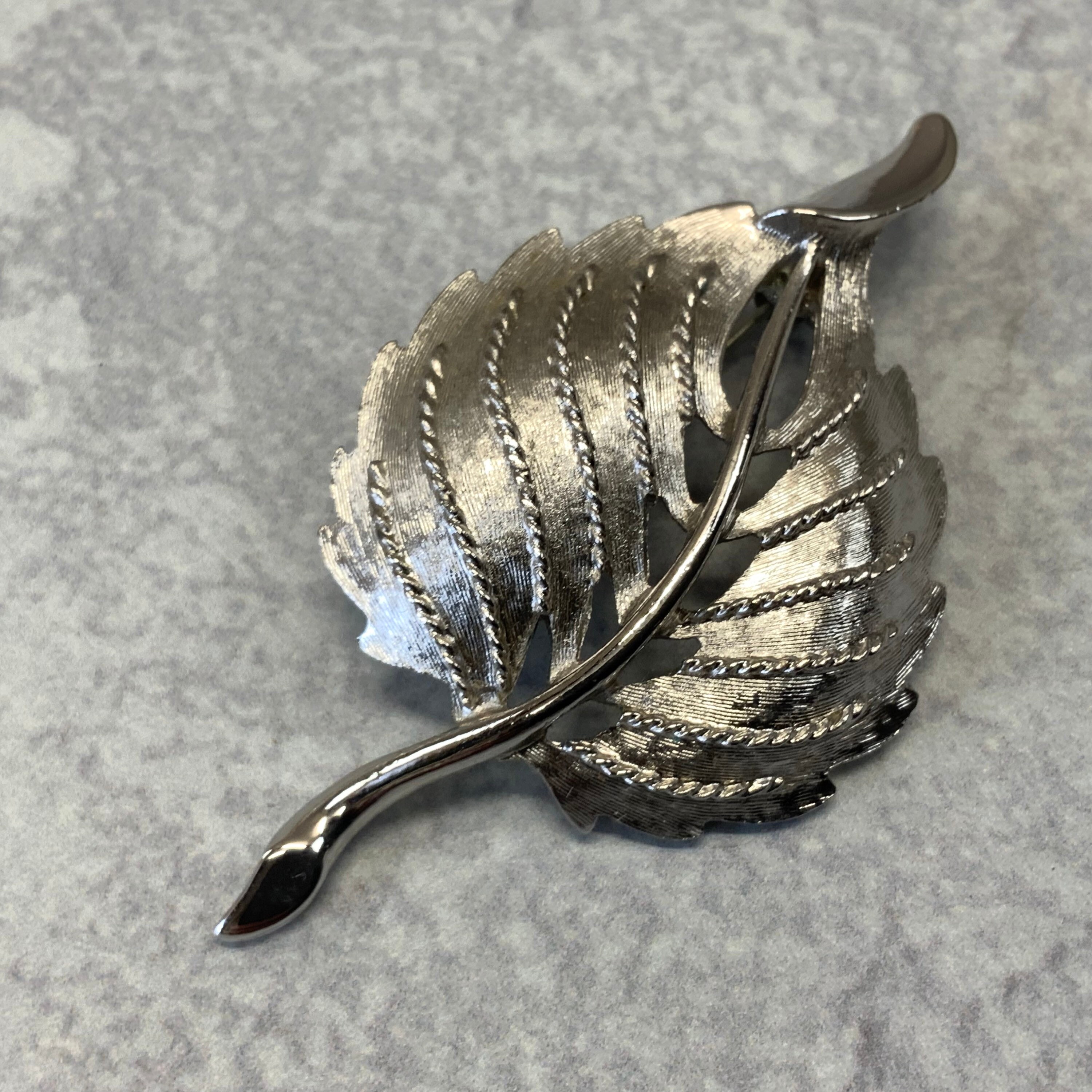 Monet cheap leaf brooch