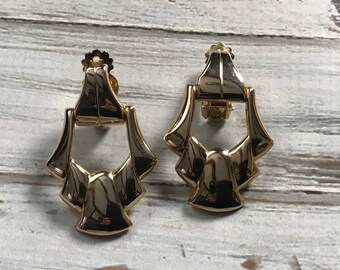 Large gold tone door knocker clip on earrings vintage 80s metal earrings