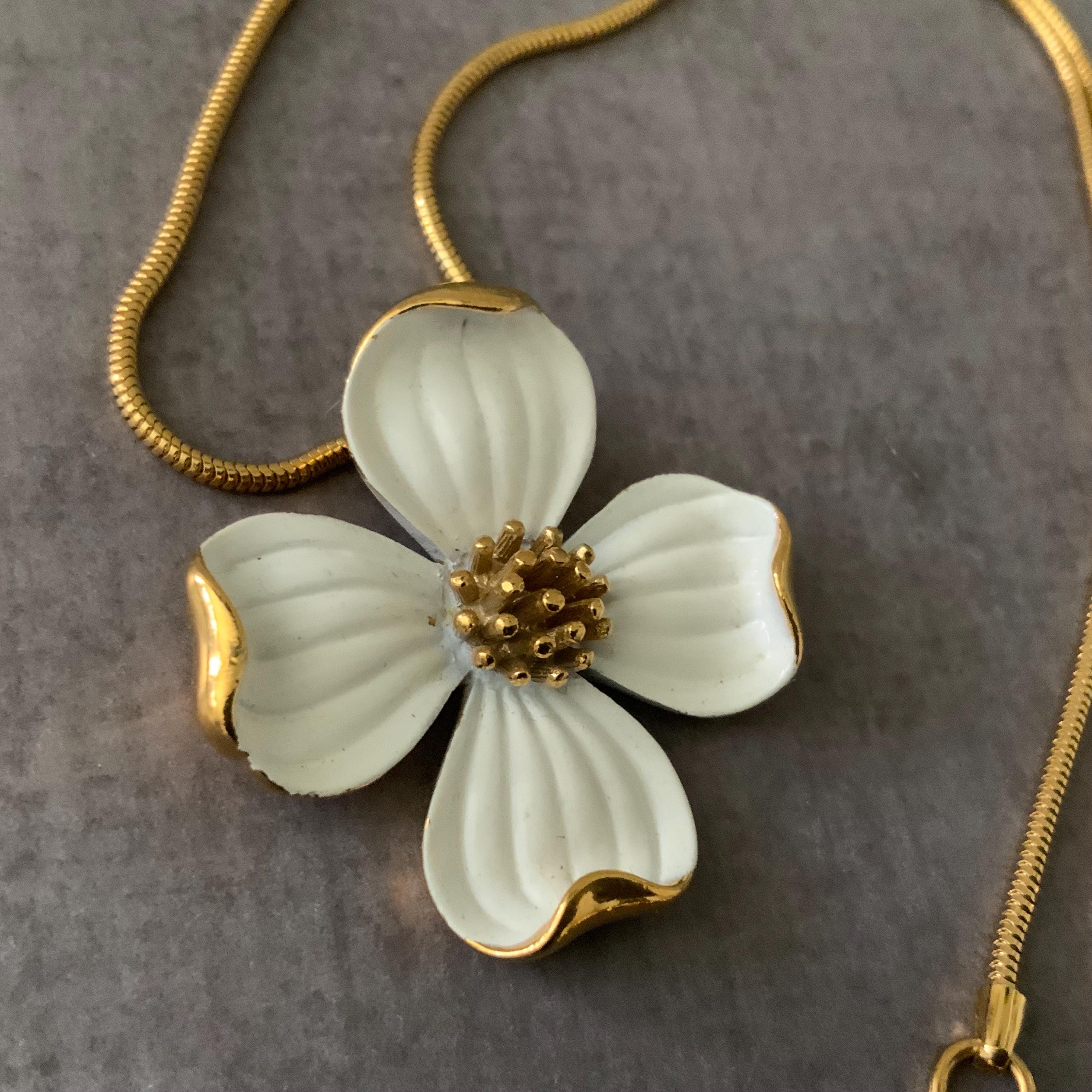 White flower trifari - Etsy 日本