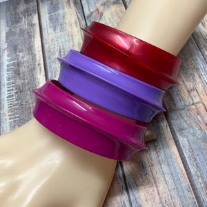 Made in Hong Kong lucite red pink and purple rimed chunky bangle bracelet