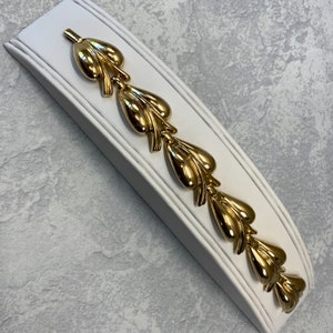 Vintage gold tone Crown trifari leaf link bracelet