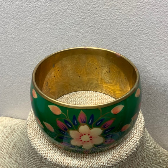 Boho Wide brass Kelly green floral bangle bracelet - image 3