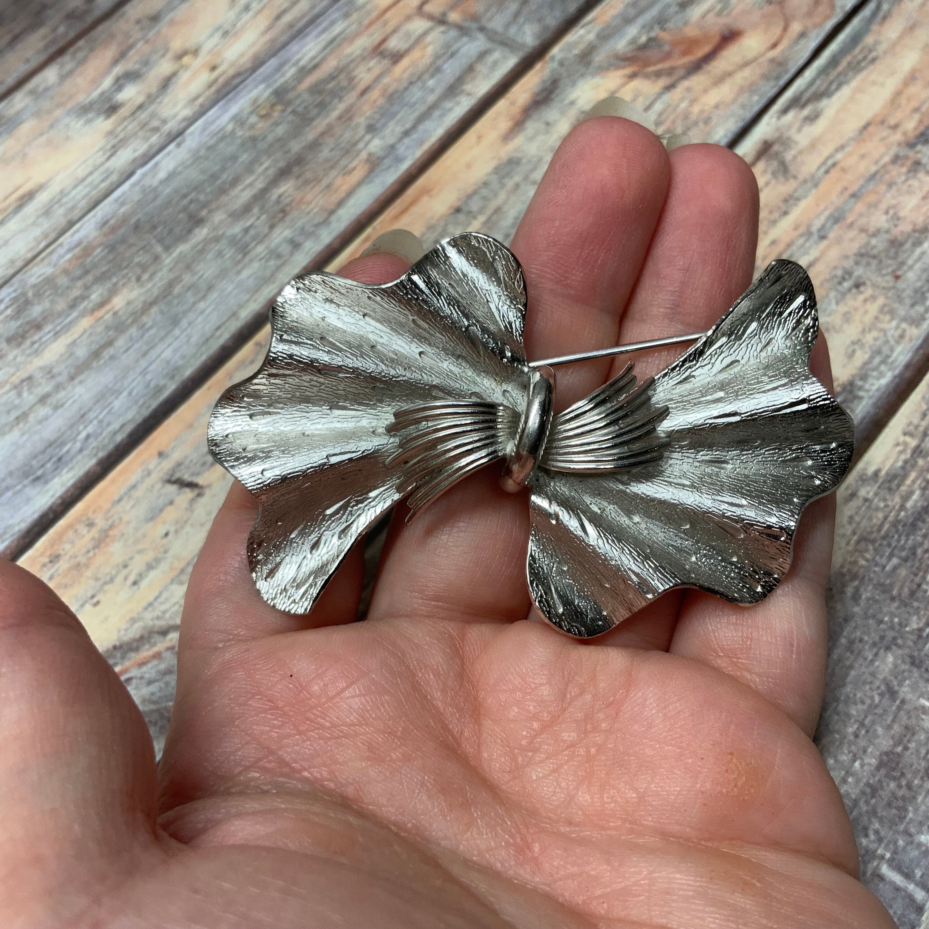 Vintage Coro Pegasus Silver Tone Ribbon Brooch Mid Century Modern