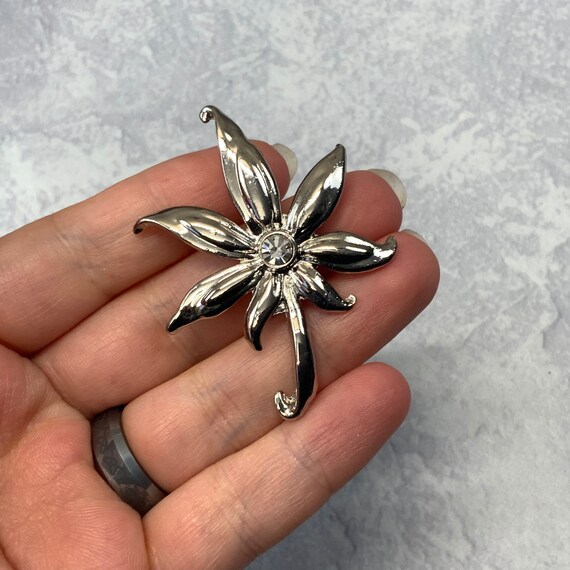 Silver tone rhinestone tropical leaf brooch - image 4