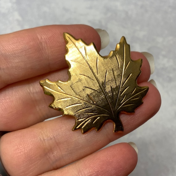 Vintage leaf deals brooch