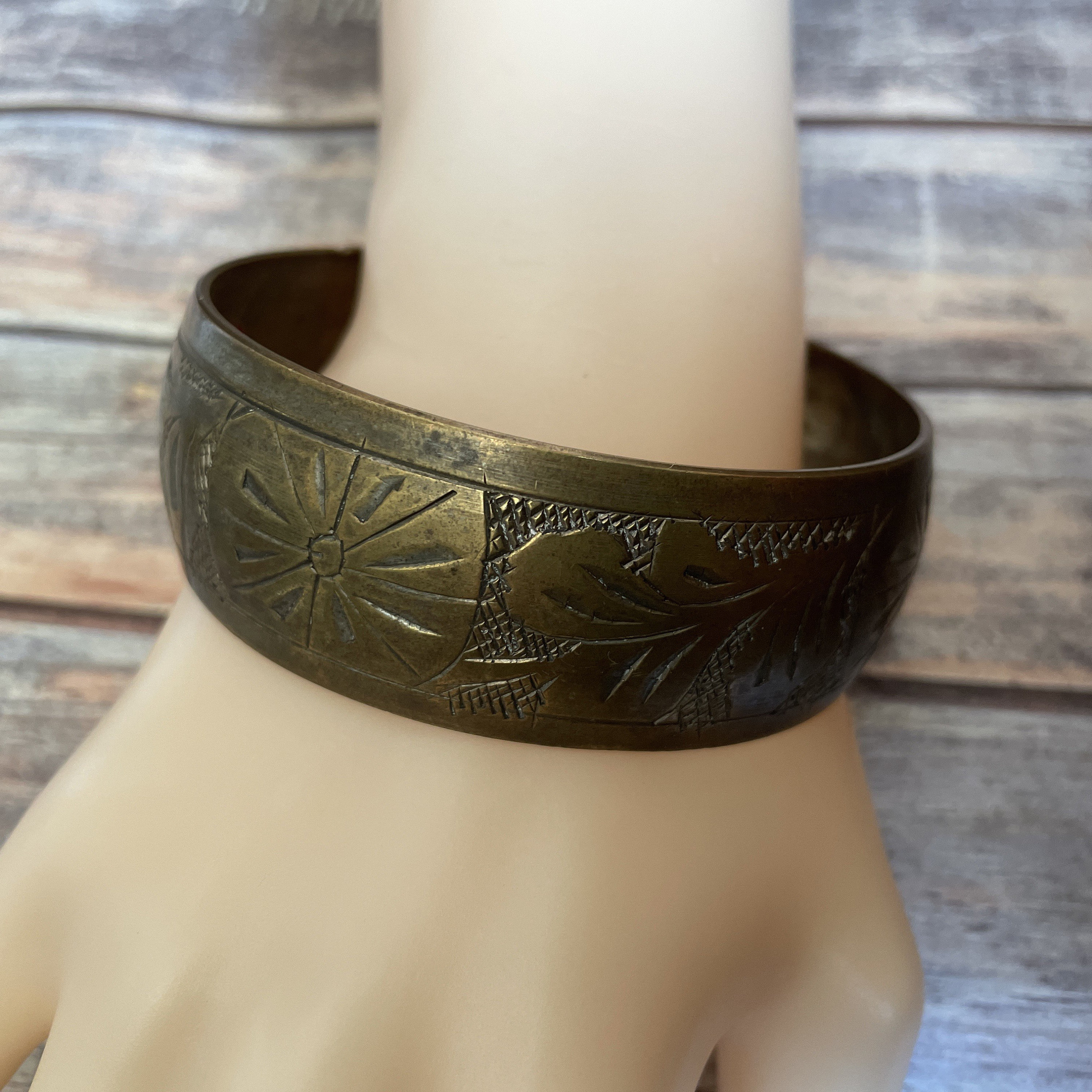 Made in India etched wide brass bangle bracelet retro boho jewelry