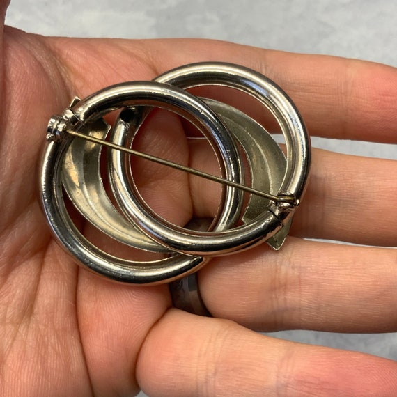 Vintage silver tone interlocking loop brooch - image 3