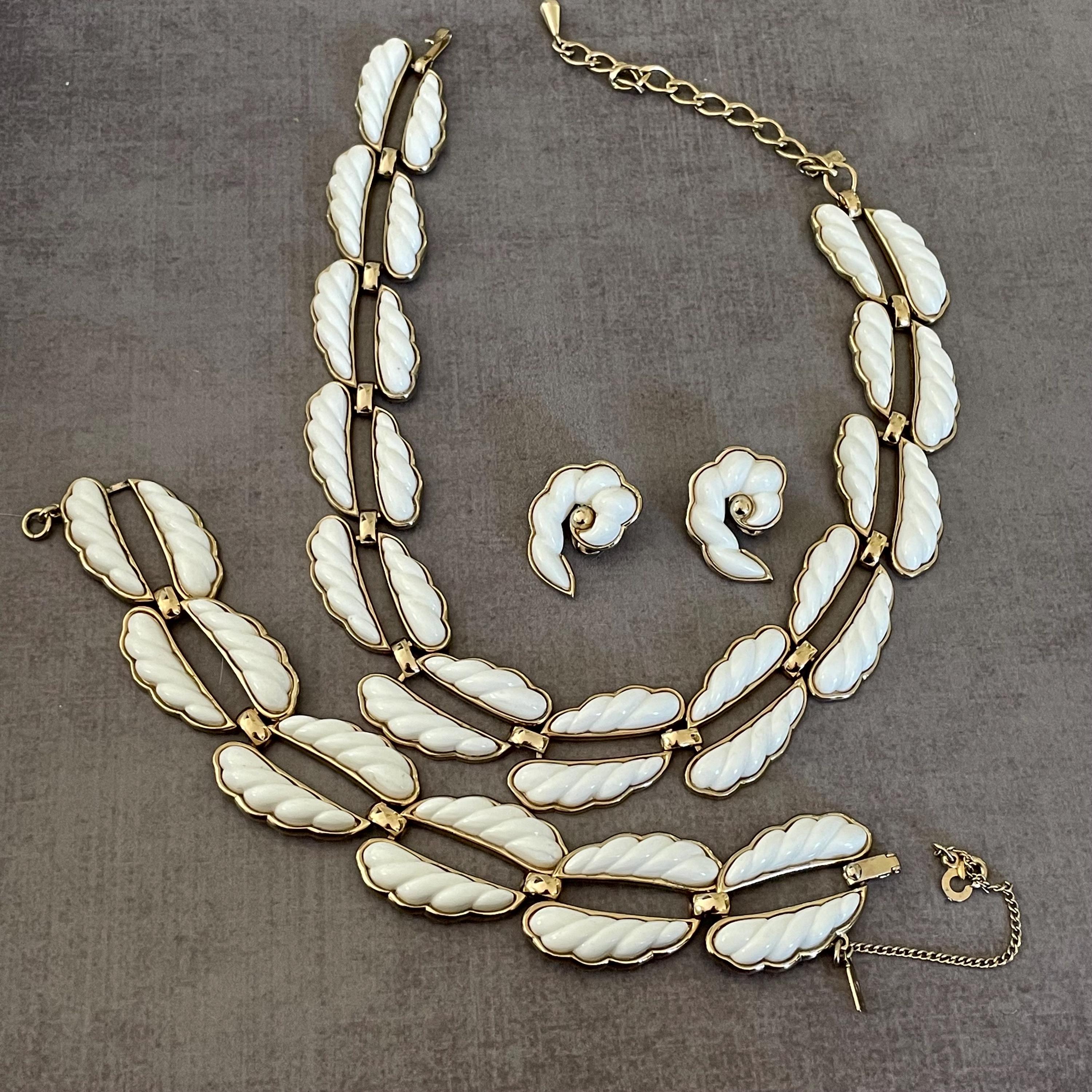 Vintage Monet White Inlaid Acrylic Gold Link Necklace Bracelet Set 
