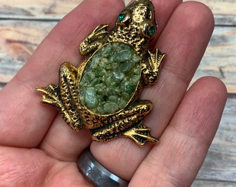 Vintage gold tone green stone frog brooch