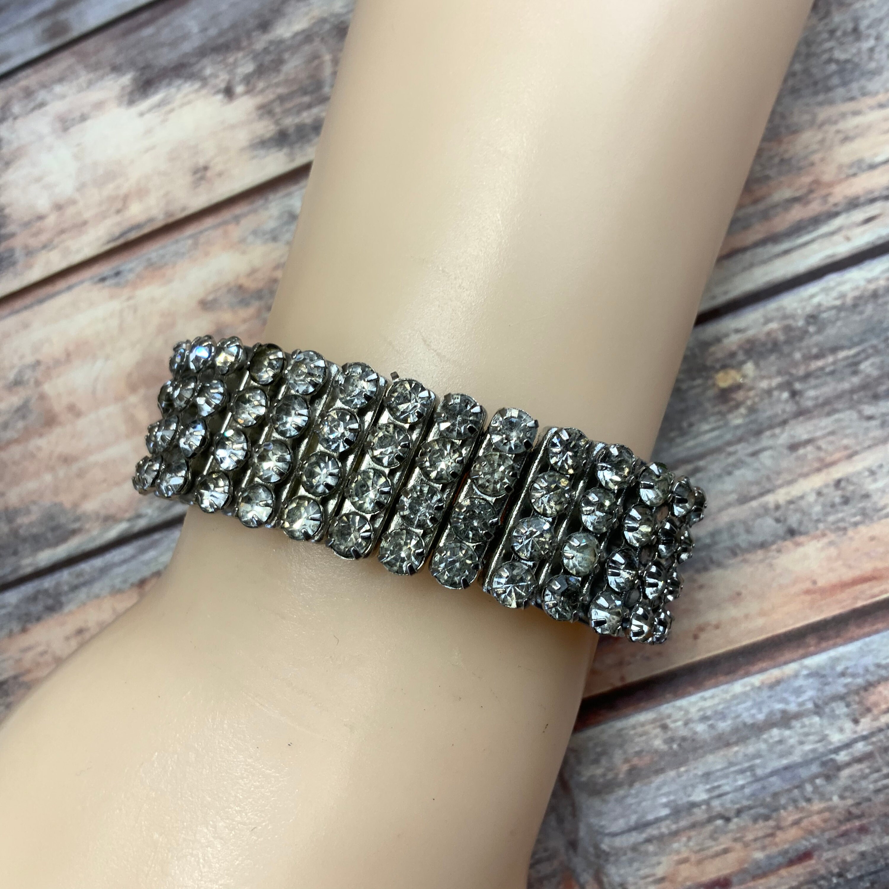 いラインアップ Made Vintage in Expansion Rhinestone Tone Silver KONG HONG その他