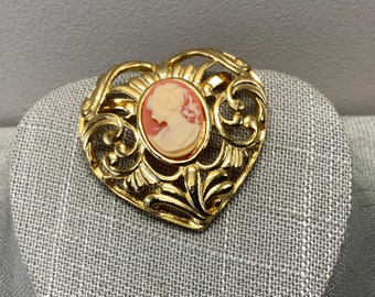 Vintage resin cameo heart brooch in gold tone metal