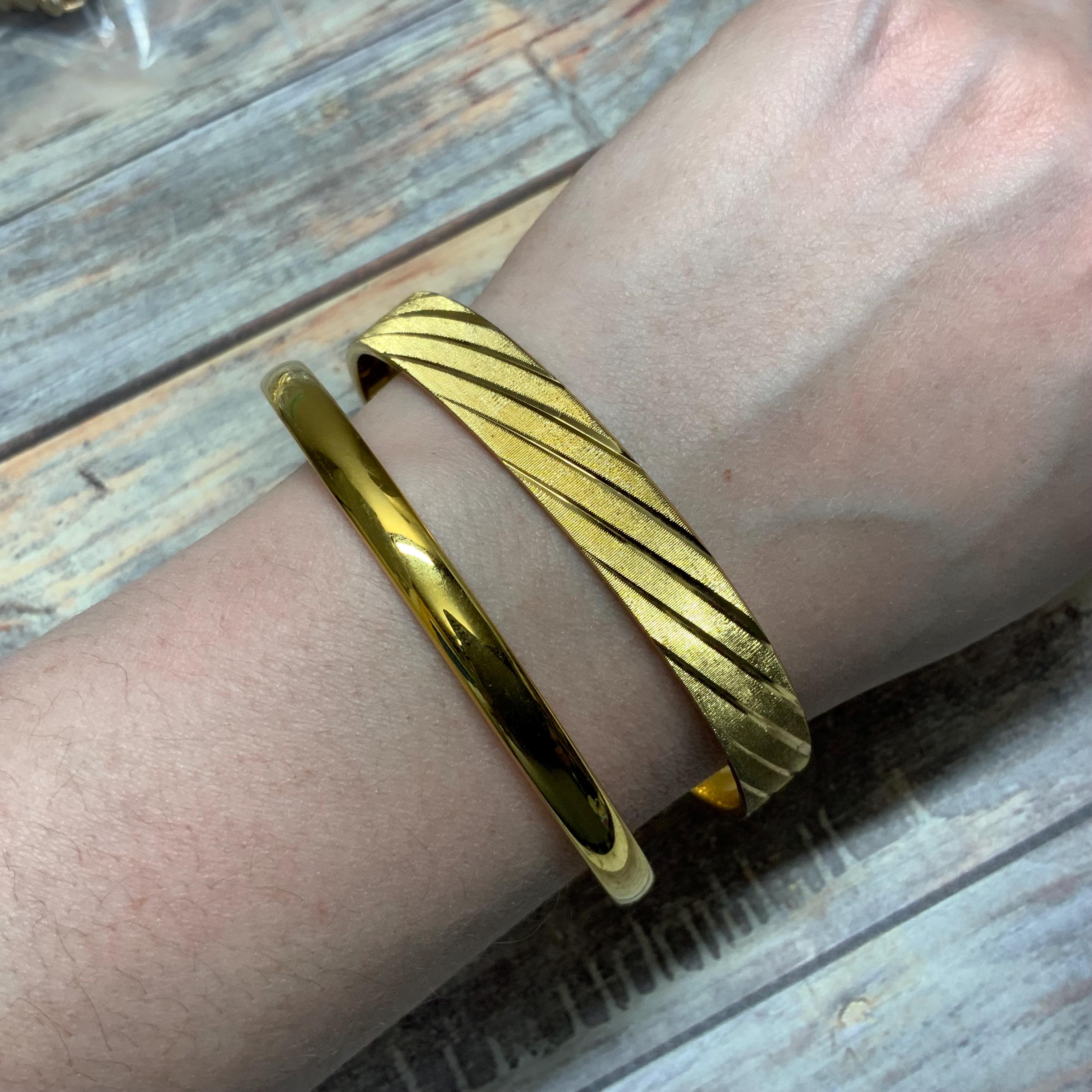 Monet ブレスレット Monet Gold Tone Bangle Bracelet, Vintage Monet Diamond Cut