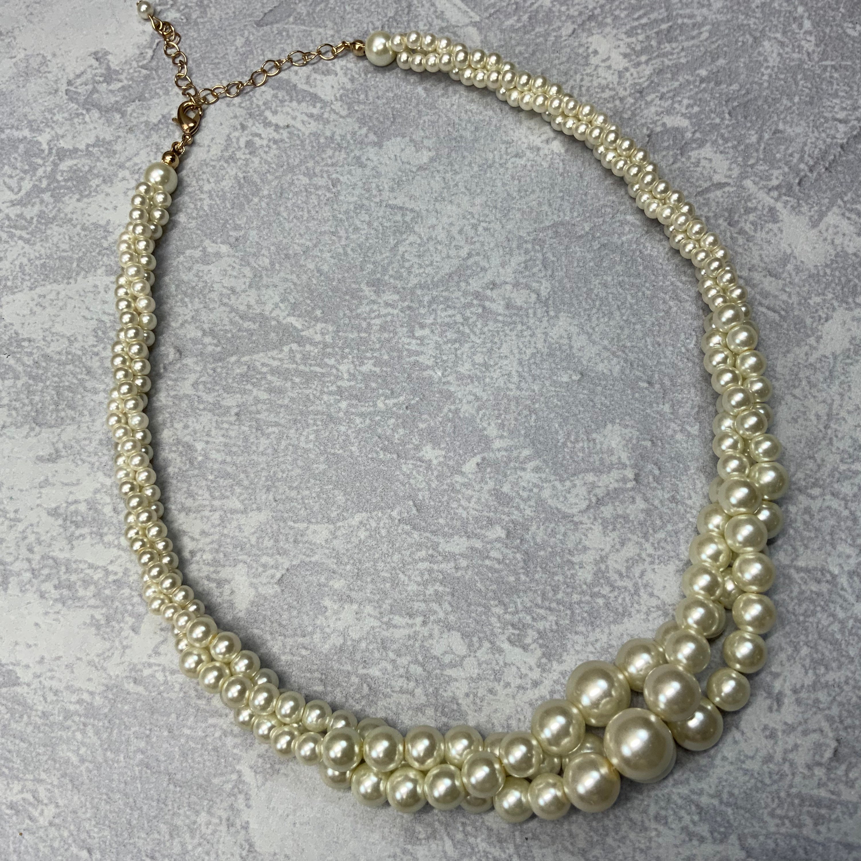 Mother of Pearl Shell Disc Chip Beaded Necklace Torsade Twisted
