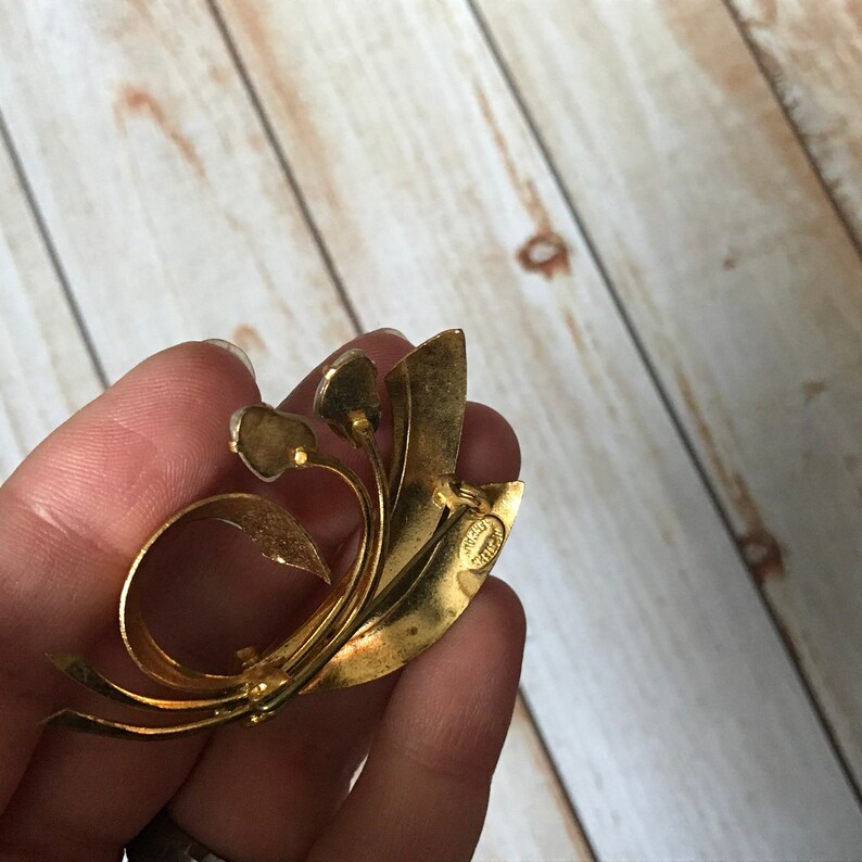 Gold tone western germnay faux pearl rose bud brooch