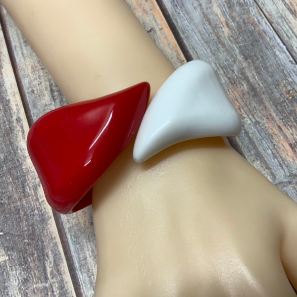 Red and white Lucite hinged clamper bangle bracelet