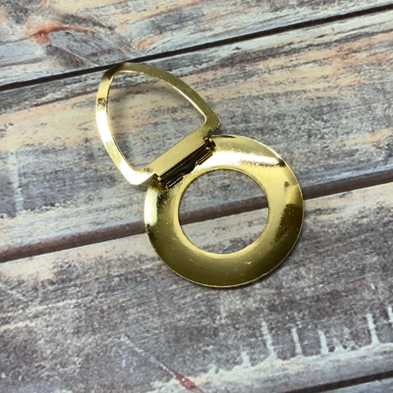Etched made in Japan gold tone circular scarf clip - Gem