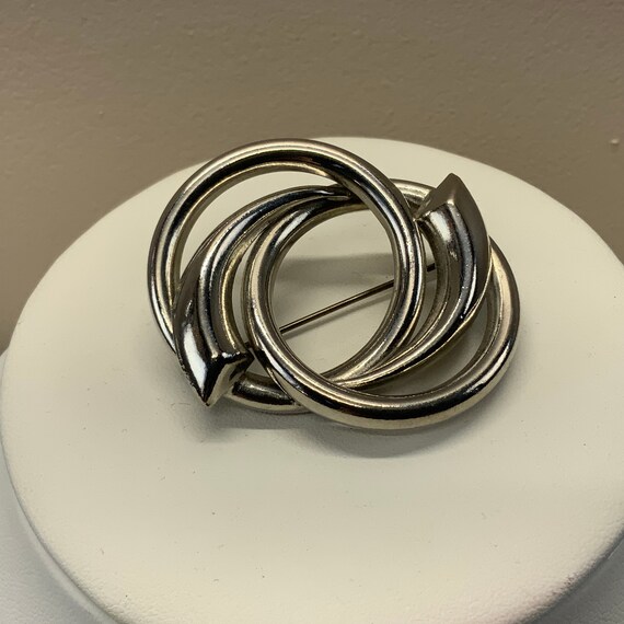 Vintage silver tone interlocking loop brooch - image 2