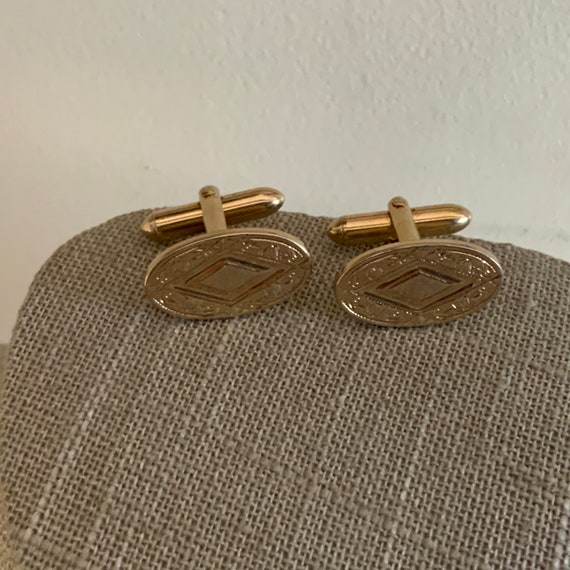 Vintage Signed Swank gold tone etched oval cuff li