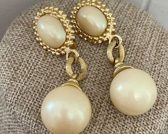 Vintage 80s Chunky Pearl Drop Earrings Gold Clip On Statement Dangle