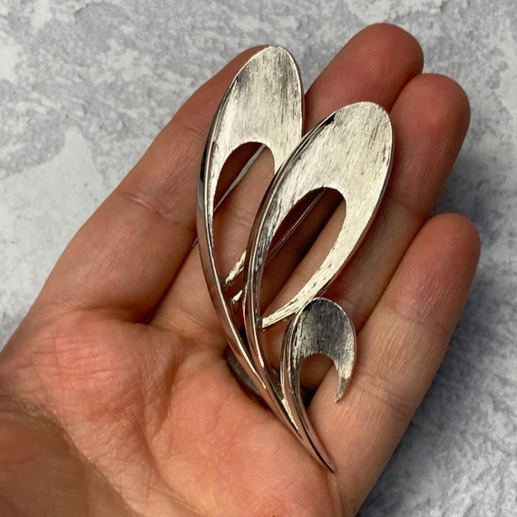 Crown trifari brushed silver tone modernist leaf … - image 3