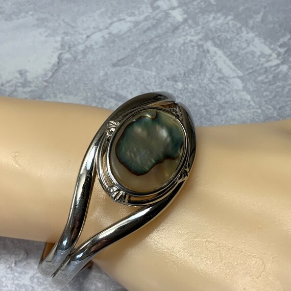 Abalone shell silver tone cuff bracelet - image 5