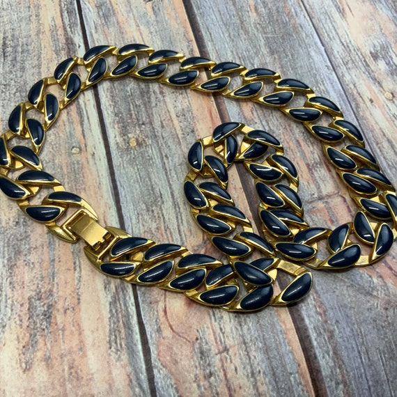 Vintage gold curb chain necklace in gold tone met… - image 5