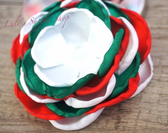 Flor de satén rojo, verde y blanco - Flor de tela en capas, 10 cm (sin terminar)