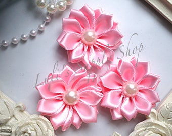 3 rosa 1.5" flores de satén w / Pearl Center - pequeña flor de satén - flor de cinta de satén - flor de tela - flores al por mayor