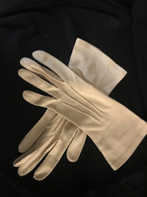 Vintage Off White Movie Star gloves, good conditi… - image 3