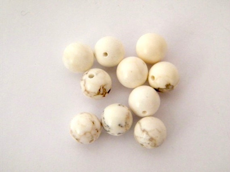 Fine mineral, Ecru Howlite beads image 1