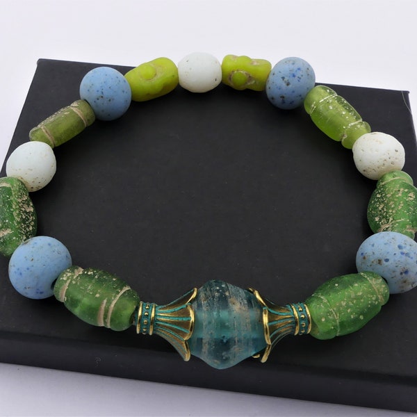 Bracelet rustique, perles en verre, Java, ethnique, calottes laiton patiné, artisanal, cadeau femme