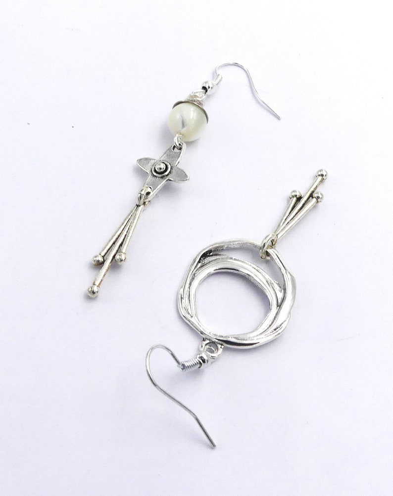 Boucles d'oreilles dissociées, boucles d'oreilles bohèmes, boucles d'oreilles tendance, argent sterling et nacre, cadeau femme image 2