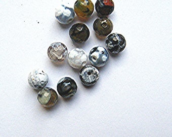 Faceted agate pearls in a mixture of 10 pearls diameter: 10 mm