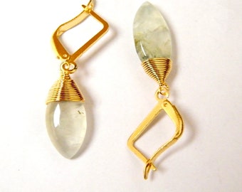 Boucles d'oreilles minimalistes, plaqué or et prehnite, bijou femme, idée cadeau Noël