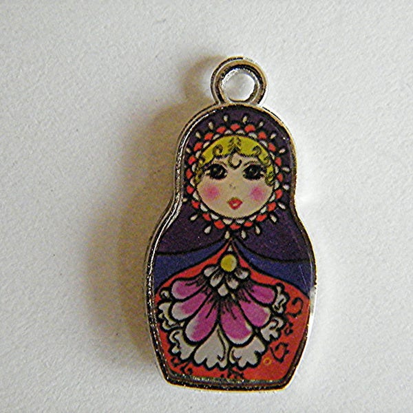 Pendentif poupée russe double face, 27x14 mm - vendus par 1